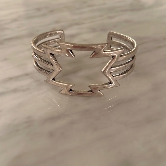 Lucky brand hammered silver cuff bracelet - Picture 1 of 3